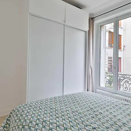 Charming Flat Place Monge Near Pantheon Parigi